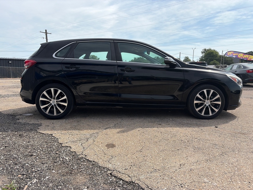 Photo 4 of this HYUNDAI ELANTRA GT