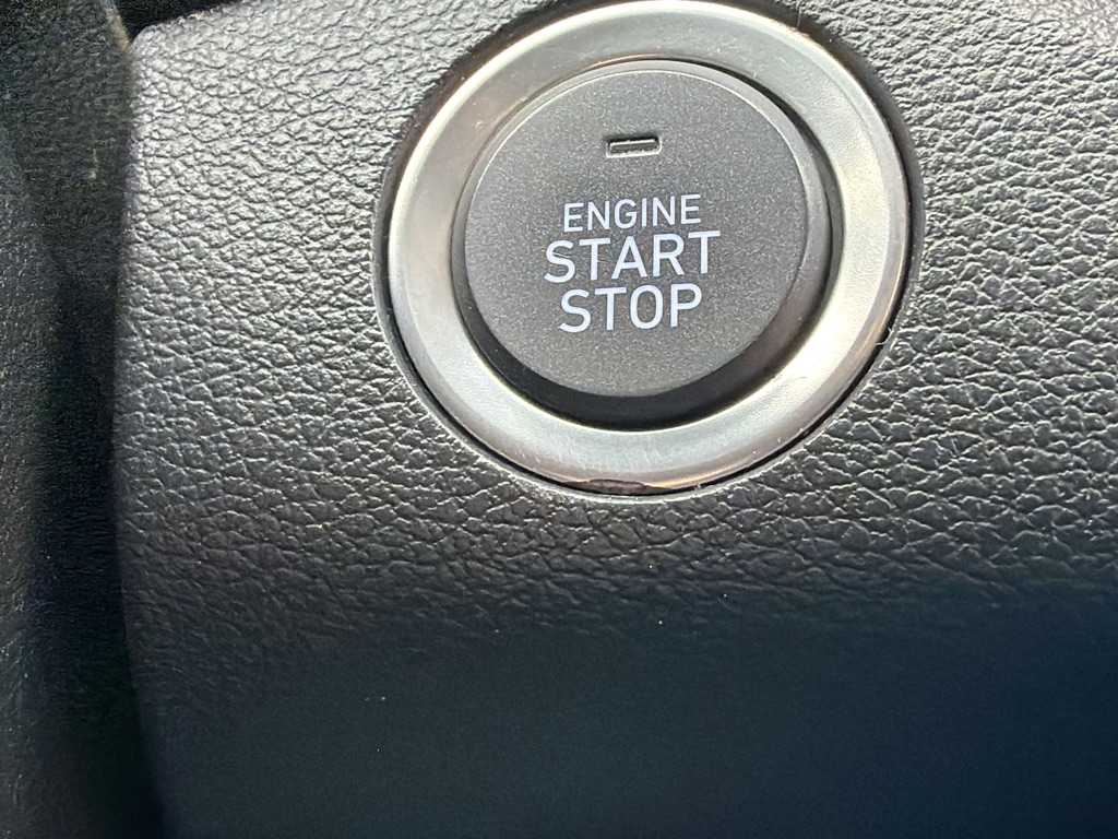 Photo 15 of this HYUNDAI ELANTRA GT