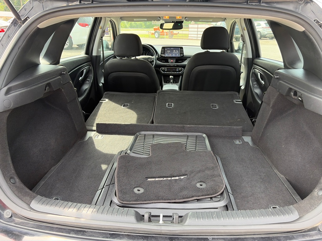 Photo 25 of this HYUNDAI ELANTRA GT