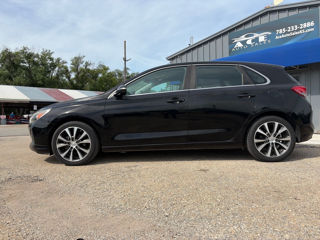 Photo 8 of this HYUNDAI ELANTRA GT
