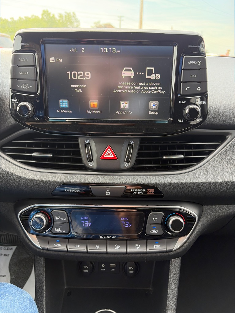 Photo 17 of this HYUNDAI ELANTRA GT