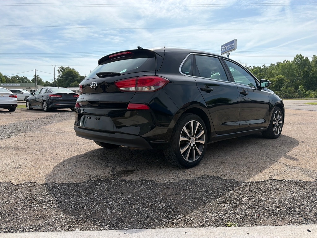 Photo 5 of this HYUNDAI ELANTRA GT