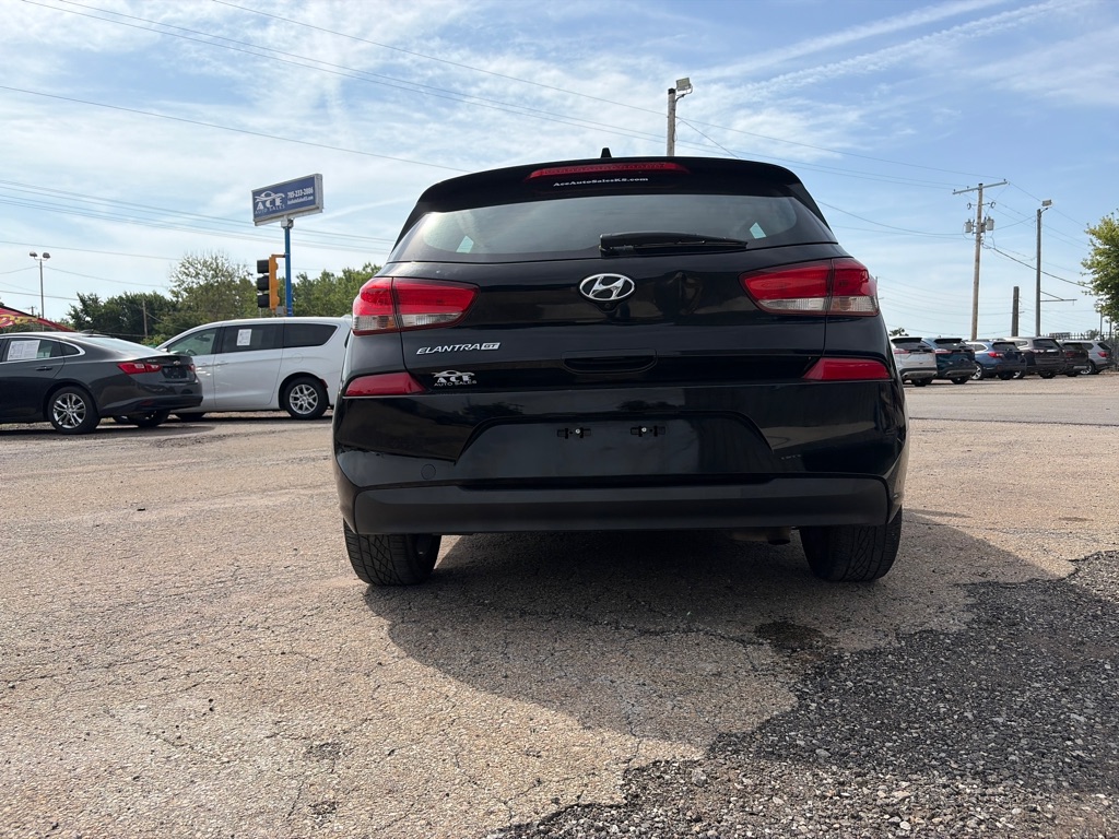 Photo 6 of this HYUNDAI ELANTRA GT
