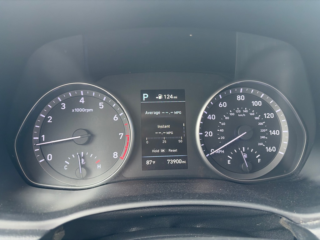 Photo 12 of this HYUNDAI ELANTRA GT