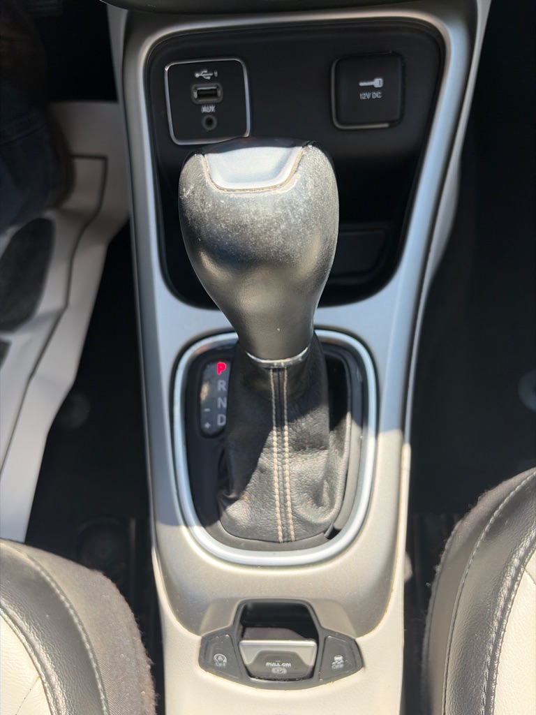 Photo 18 of this JEEP COMPASS