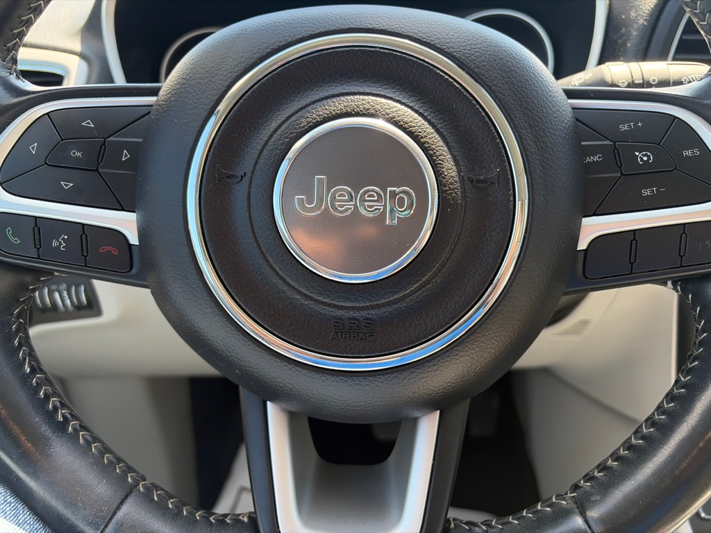 Photo 14 of this JEEP COMPASS