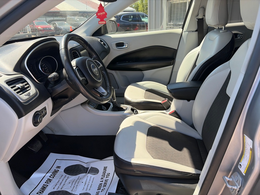 Photo 10 of this JEEP COMPASS