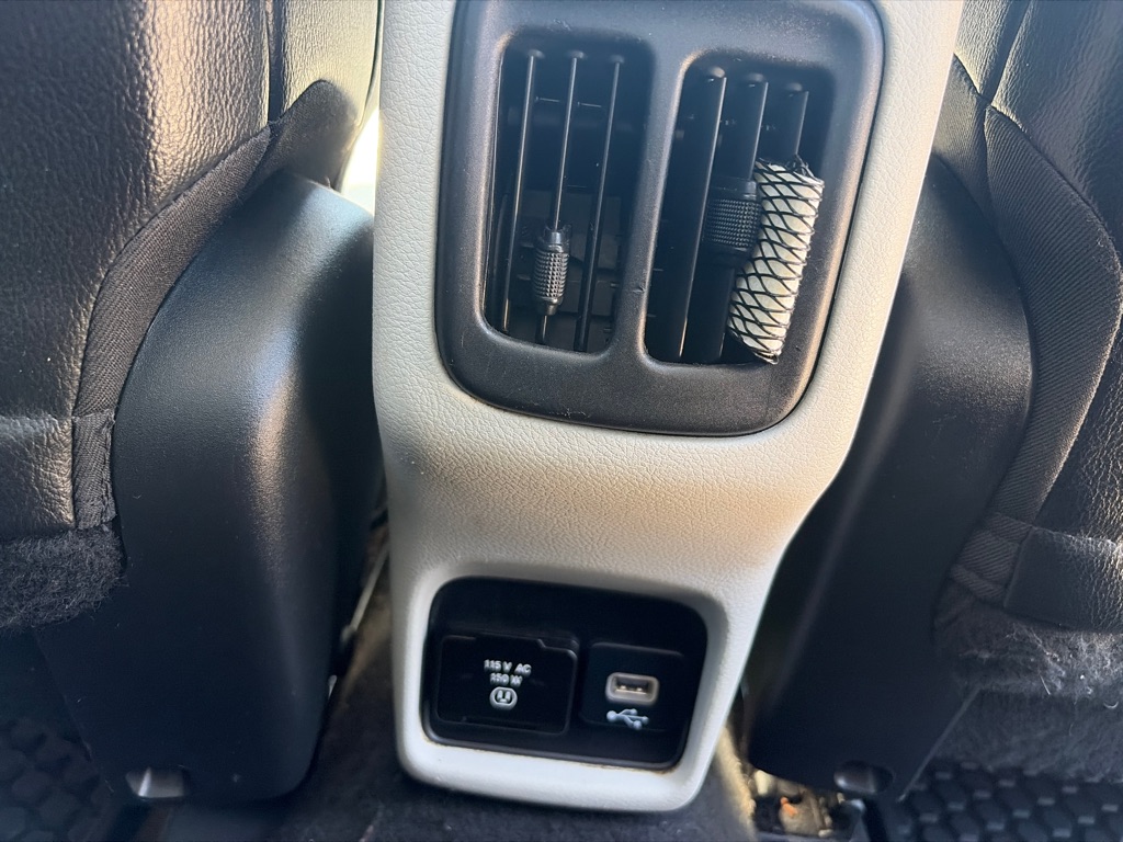 Photo 24 of this JEEP COMPASS