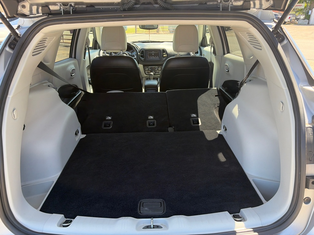 Photo 26 of this JEEP COMPASS