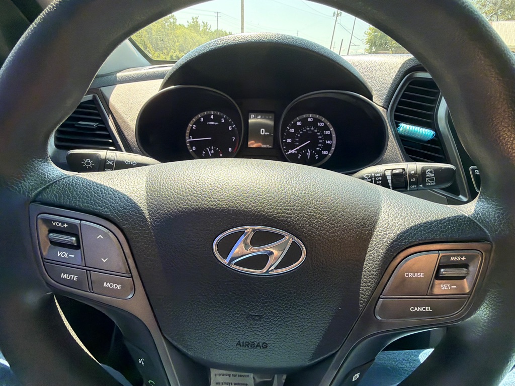 Photo 12 of this HYUNDAI SANTA FE SPORT