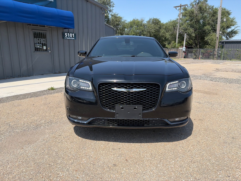 Photo 2 of this CHRYSLER 300