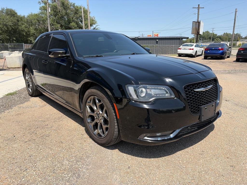 Photo 3 of this CHRYSLER 300