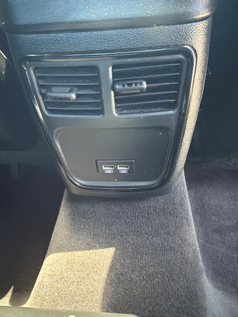 Photo 27 of this CHRYSLER 300