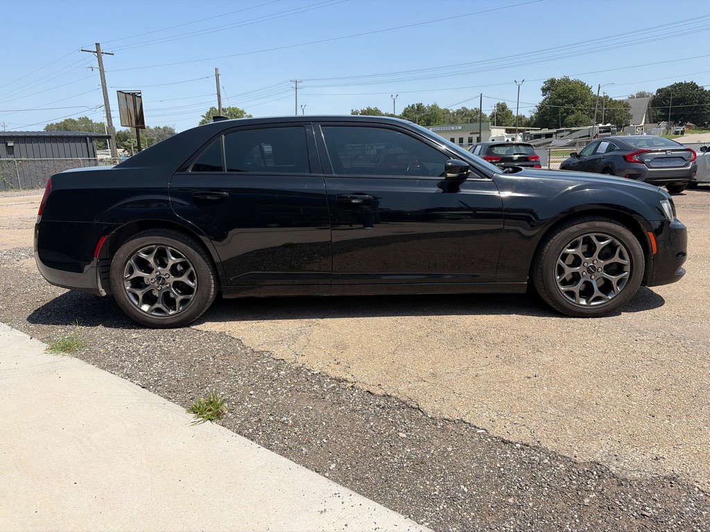 Photo 4 of this CHRYSLER 300