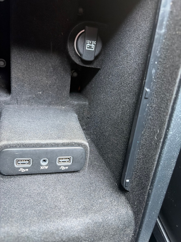 Photo 19 of this CHRYSLER 300