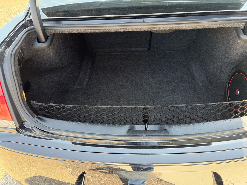 Photo 28 of this CHRYSLER 300