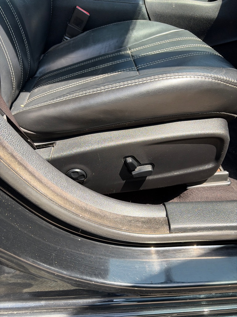 Photo 24 of this CHRYSLER 300