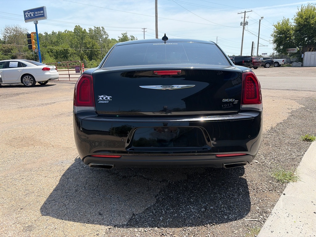 Photo 6 of this CHRYSLER 300