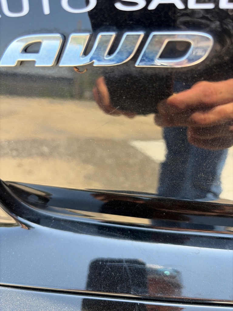 Photo 33 of this CHRYSLER 300