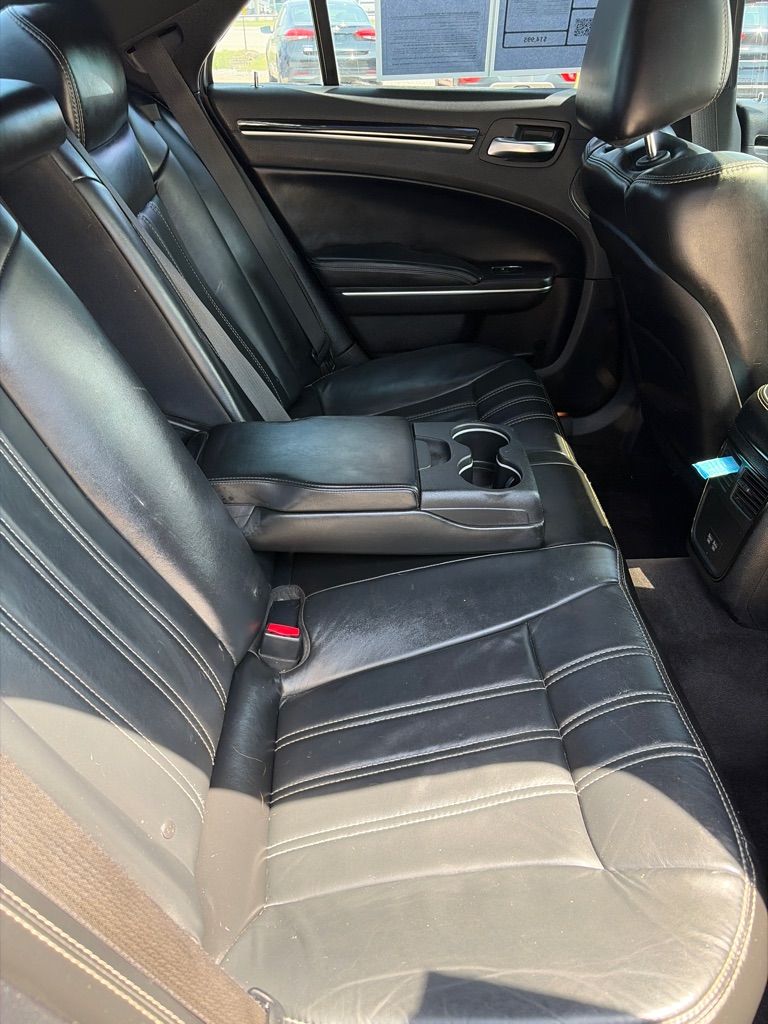 Photo 26 of this CHRYSLER 300