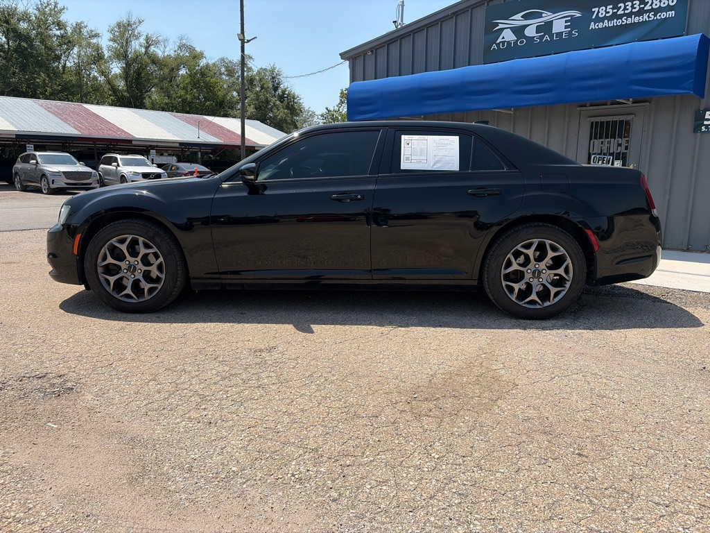 Photo 8 of this CHRYSLER 300