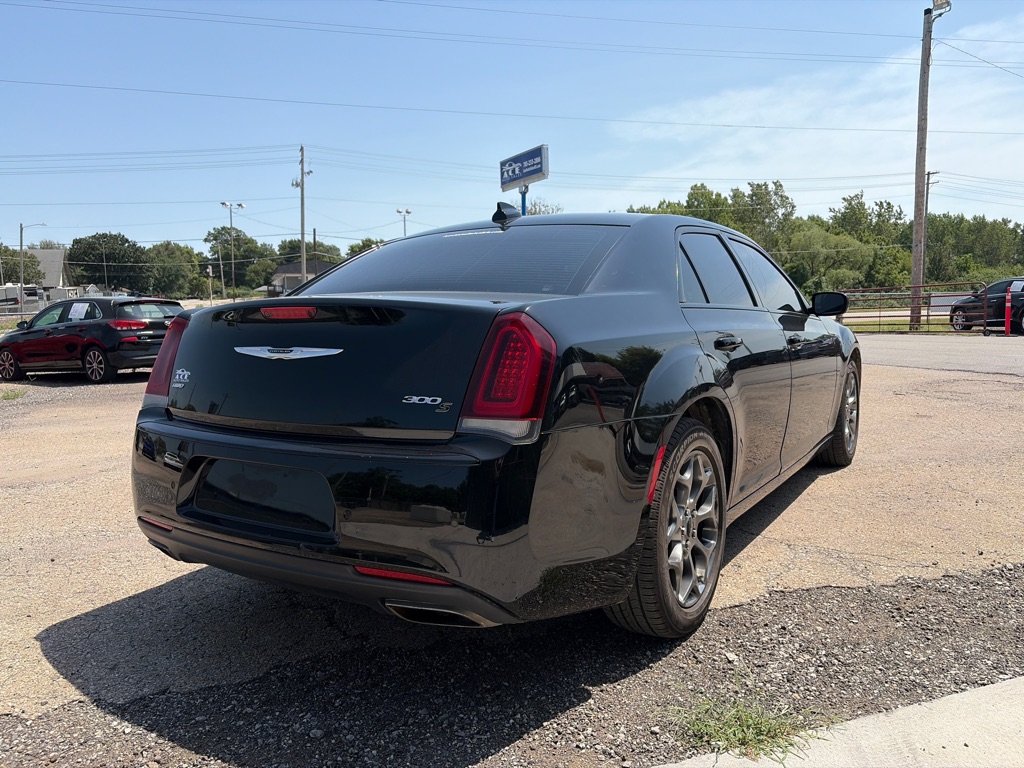 Photo 5 of this CHRYSLER 300