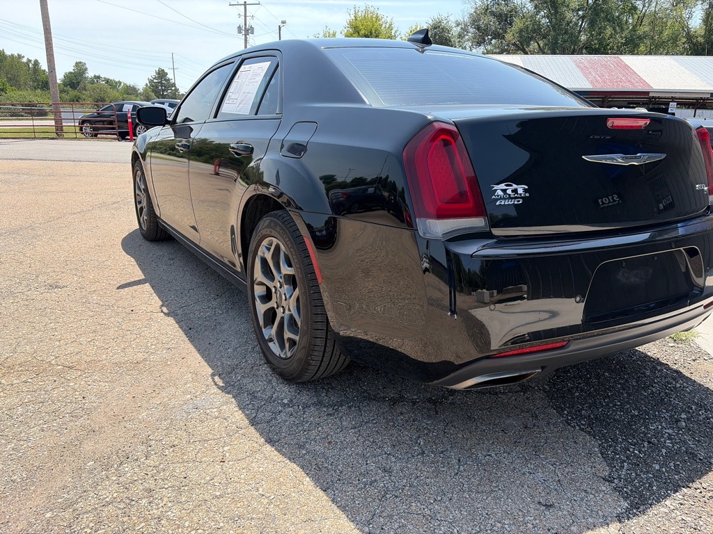 Photo 7 of this CHRYSLER 300