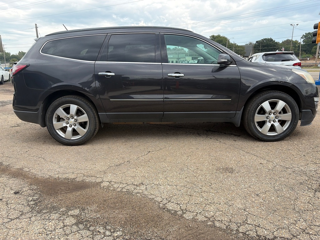 Photo 4 of this CHEVROLET TRAVERSE