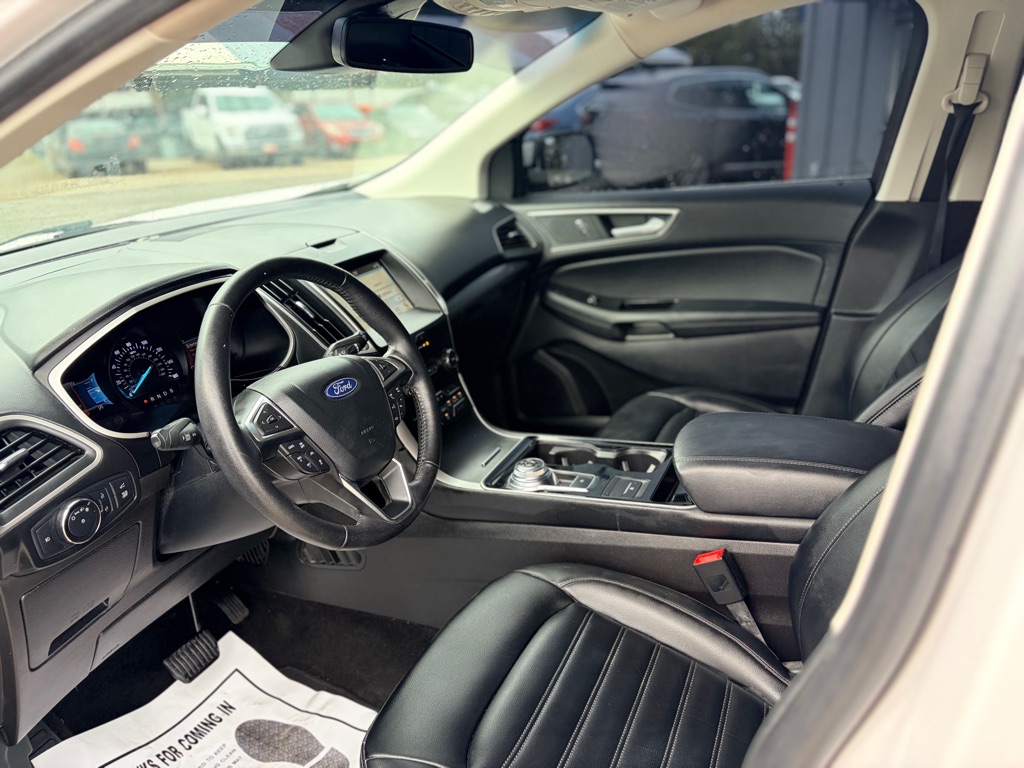 Photo 9 of this FORD EDGE