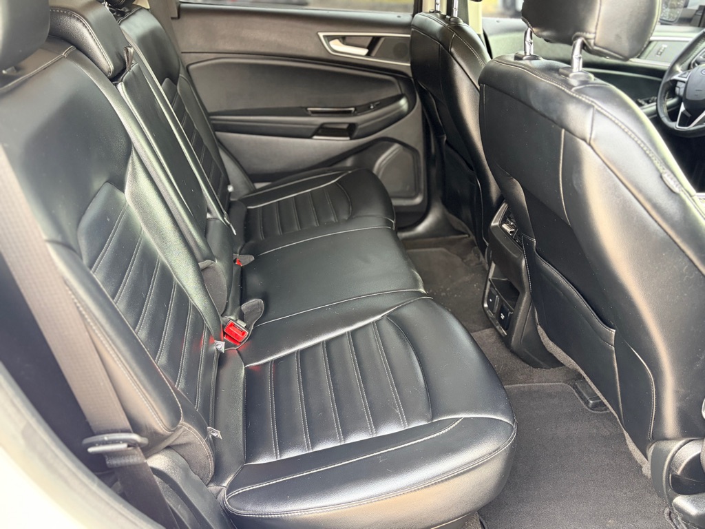 Photo 24 of this FORD EDGE