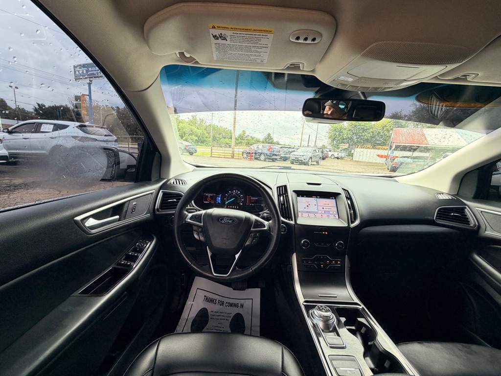 Photo 10 of this FORD EDGE