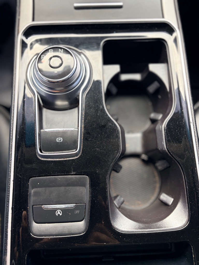 Photo 16 of this FORD EDGE