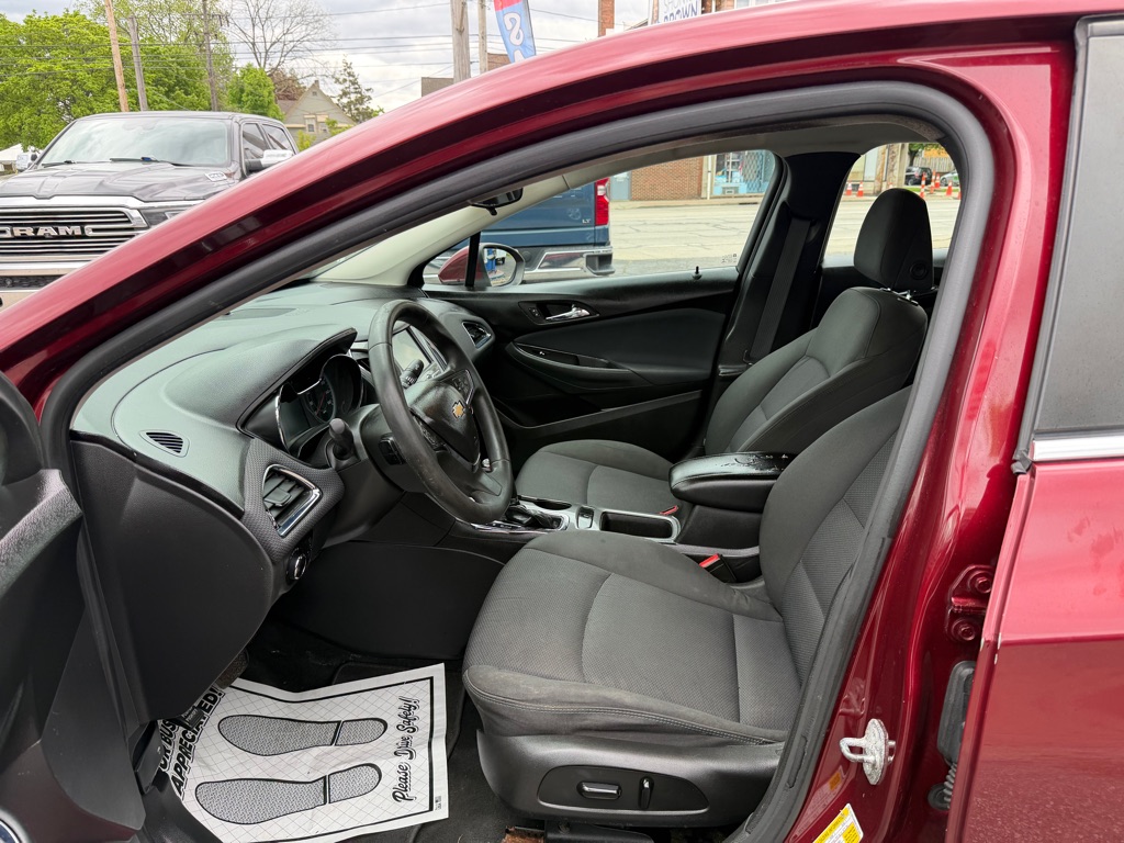 Photo 10 of this CHEVROLET CRUZE