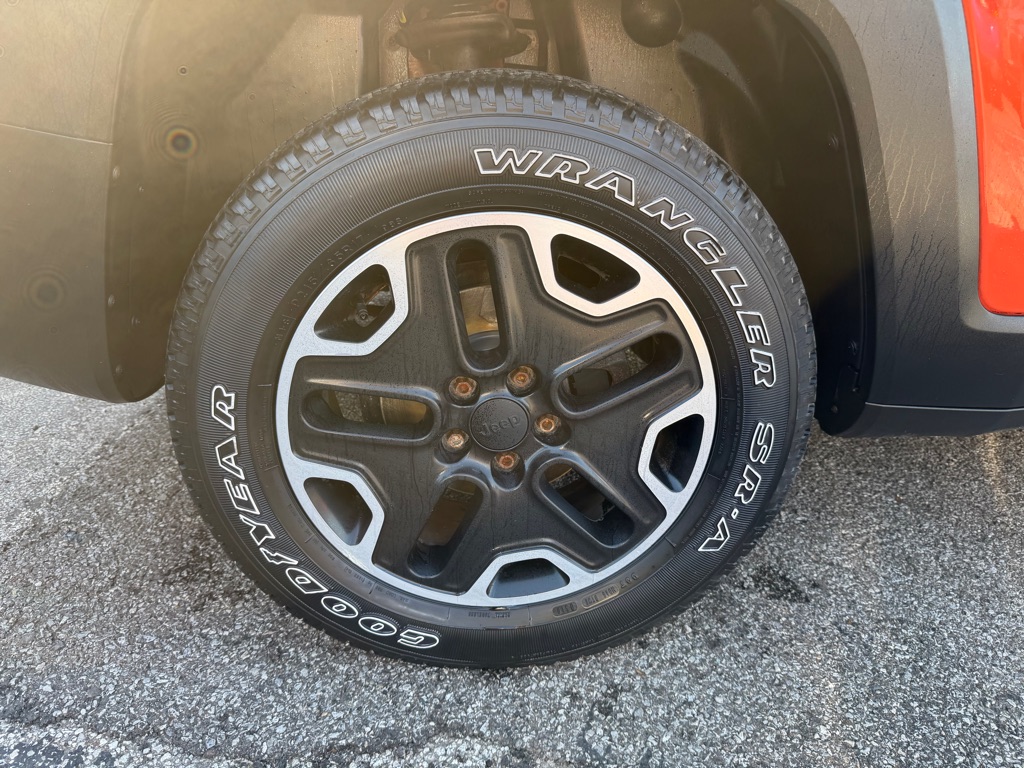 Photo 21 of this JEEP RENEGADE