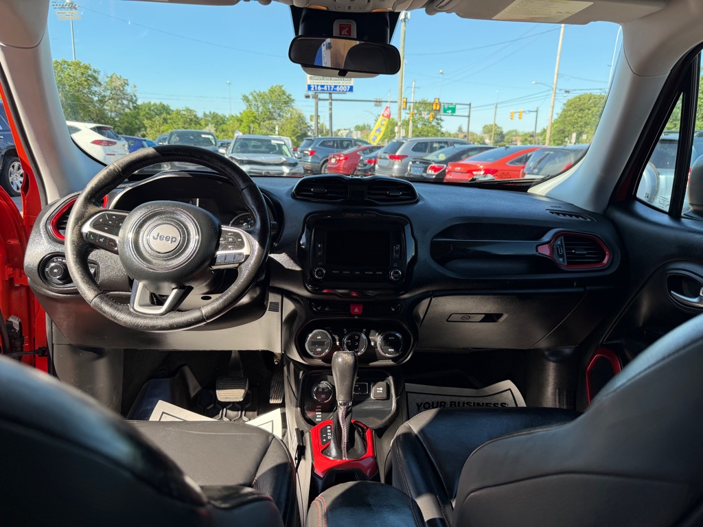 Photo 13 of this JEEP RENEGADE