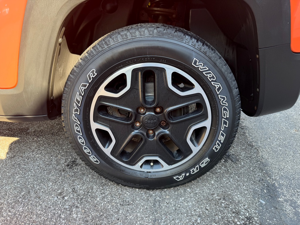 Photo 20 of this JEEP RENEGADE