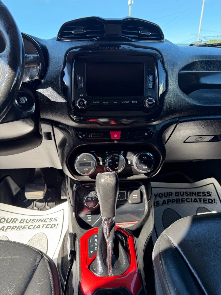 Photo 14 of this JEEP RENEGADE