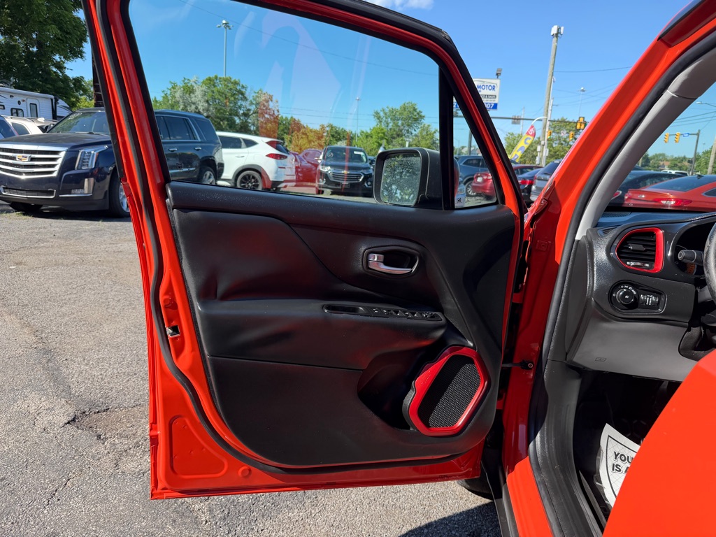 Photo 9 of this JEEP RENEGADE