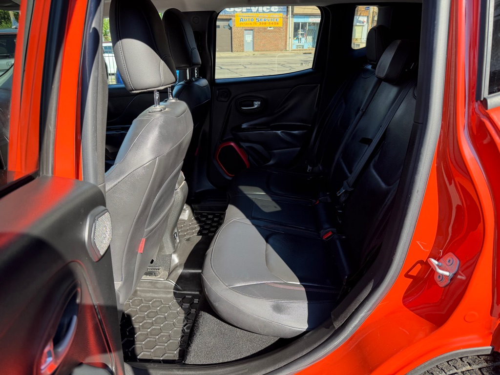 Photo 11 of this JEEP RENEGADE