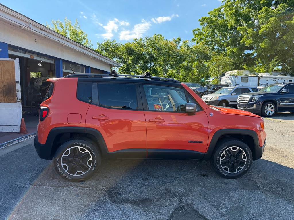 Photo 7 of this JEEP RENEGADE