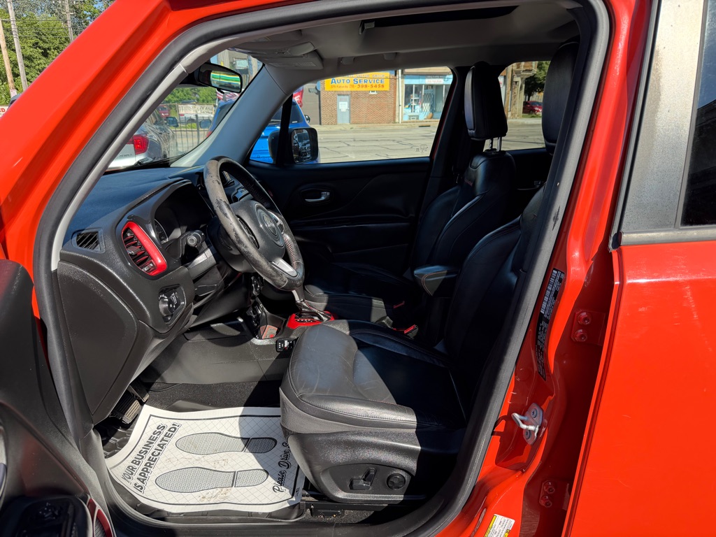 Photo 10 of this JEEP RENEGADE