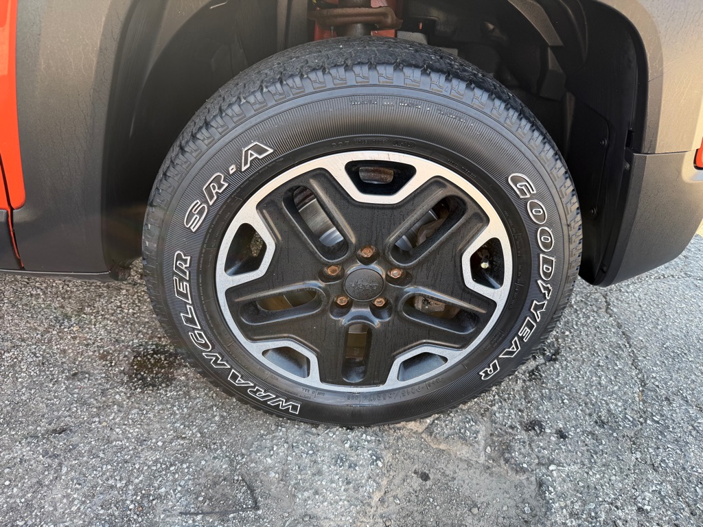 Photo 22 of this JEEP RENEGADE