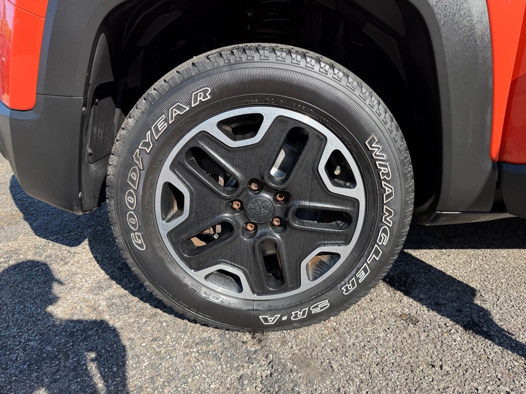 Photo 19 of this JEEP RENEGADE