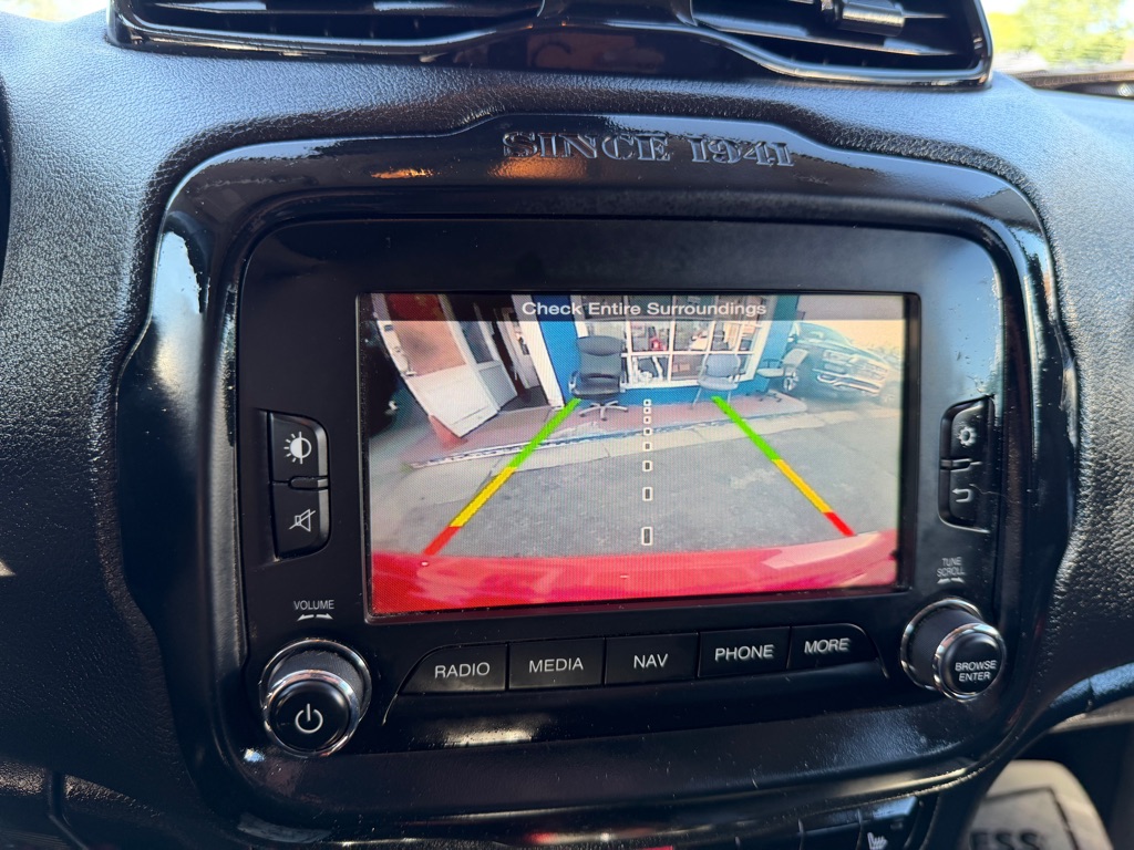 Photo 16 of this JEEP RENEGADE