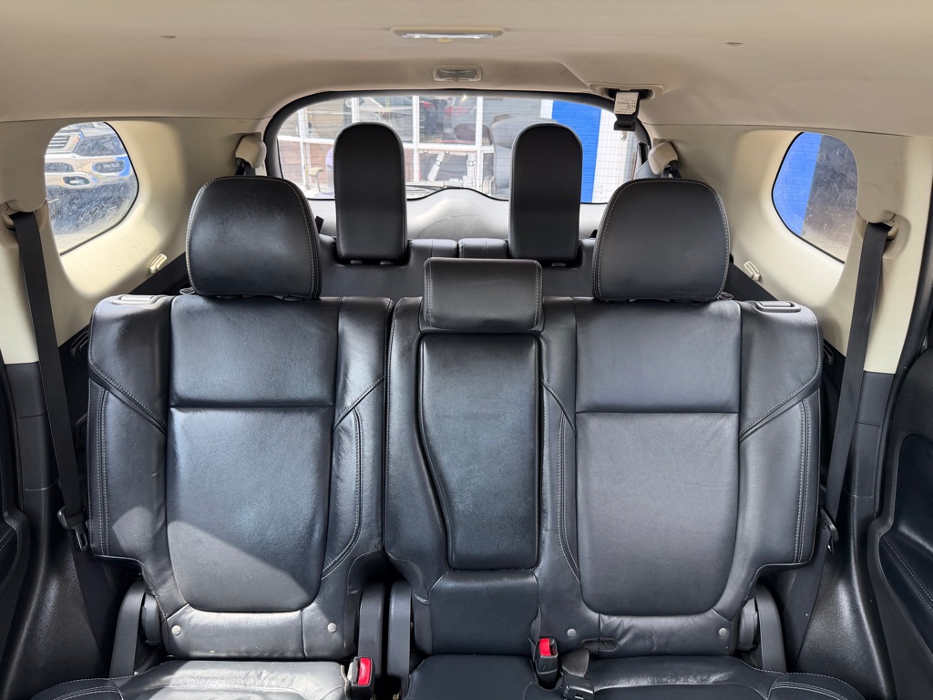 Photo 13 of this MITSUBISHI OUTLANDER