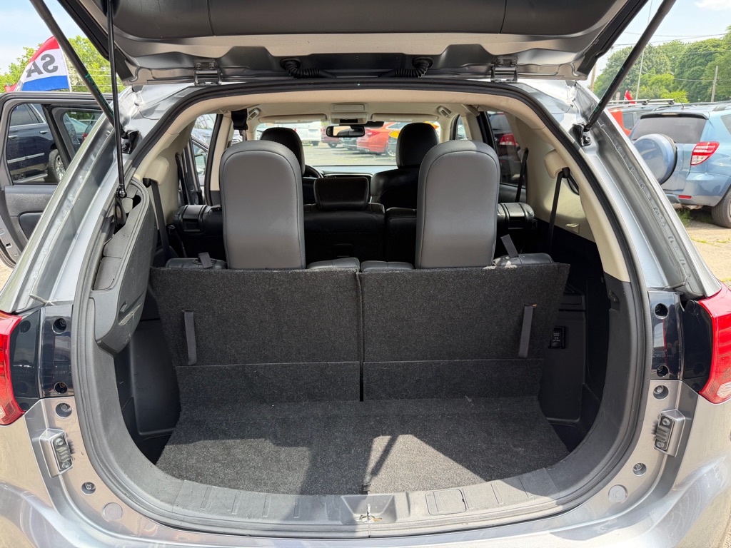 Photo 12 of this MITSUBISHI OUTLANDER