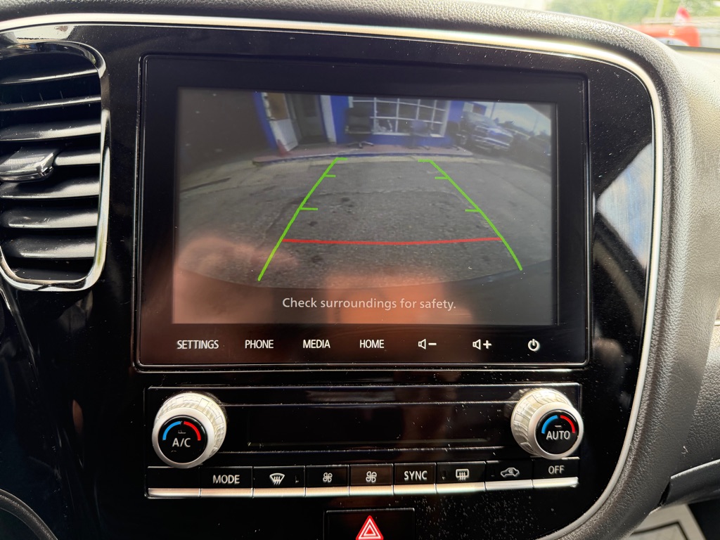 Photo 15 of this MITSUBISHI OUTLANDER