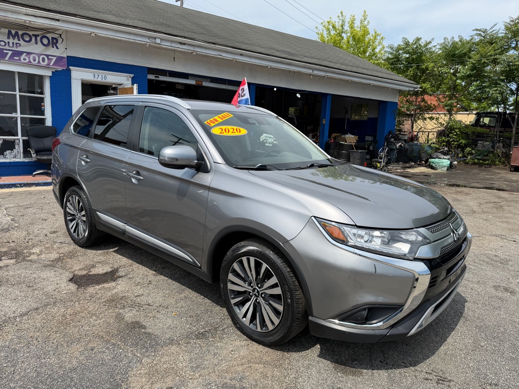 Photo 8 of this MITSUBISHI OUTLANDER