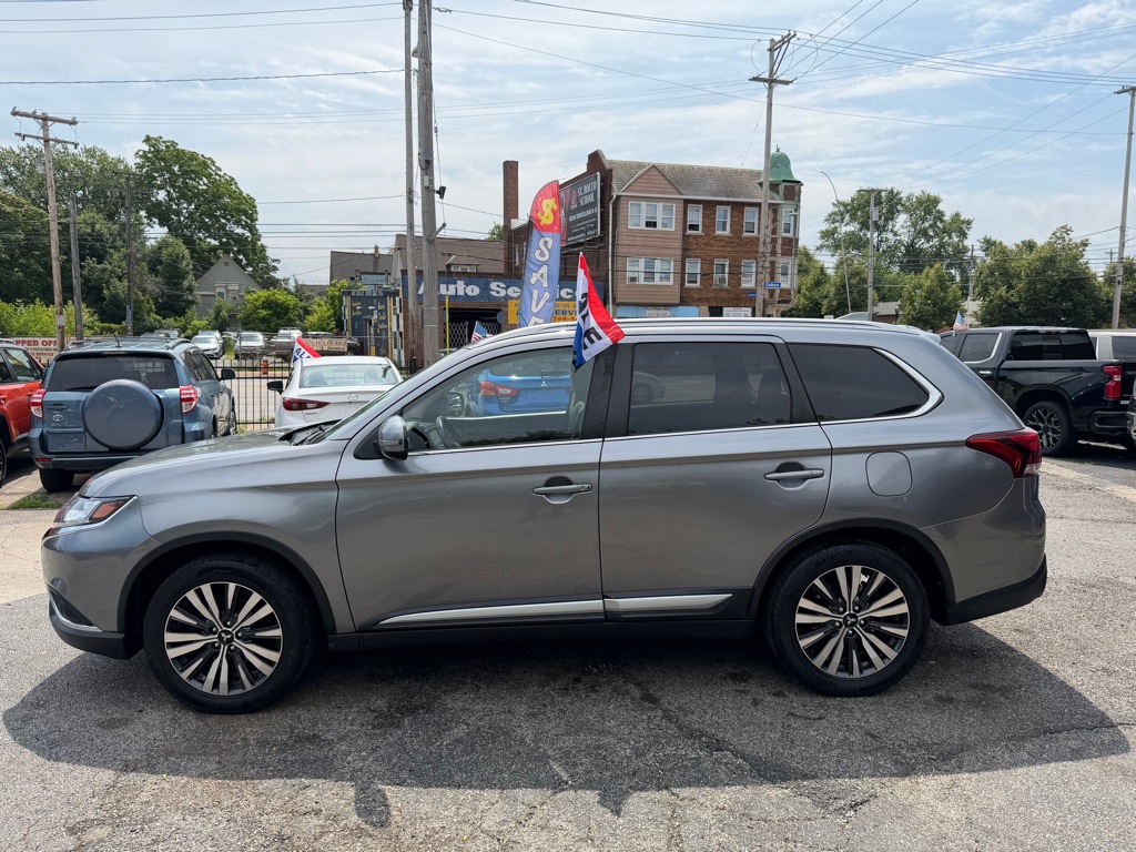 Photo 3 of this MITSUBISHI OUTLANDER