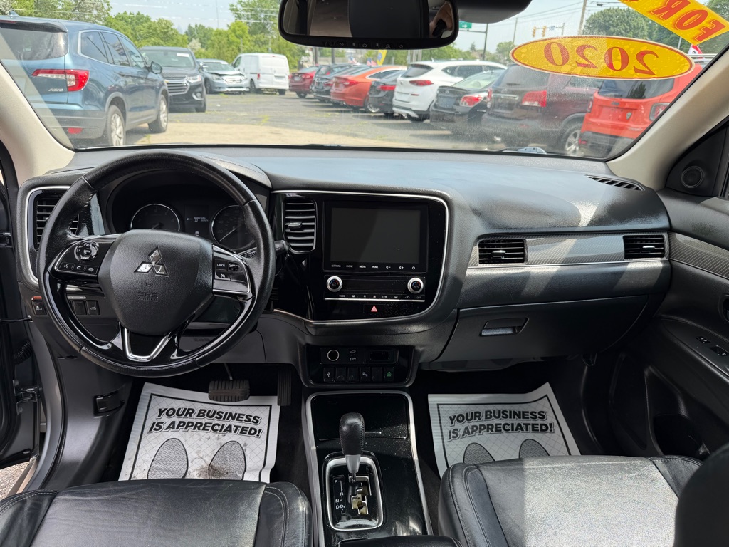 Photo 14 of this MITSUBISHI OUTLANDER